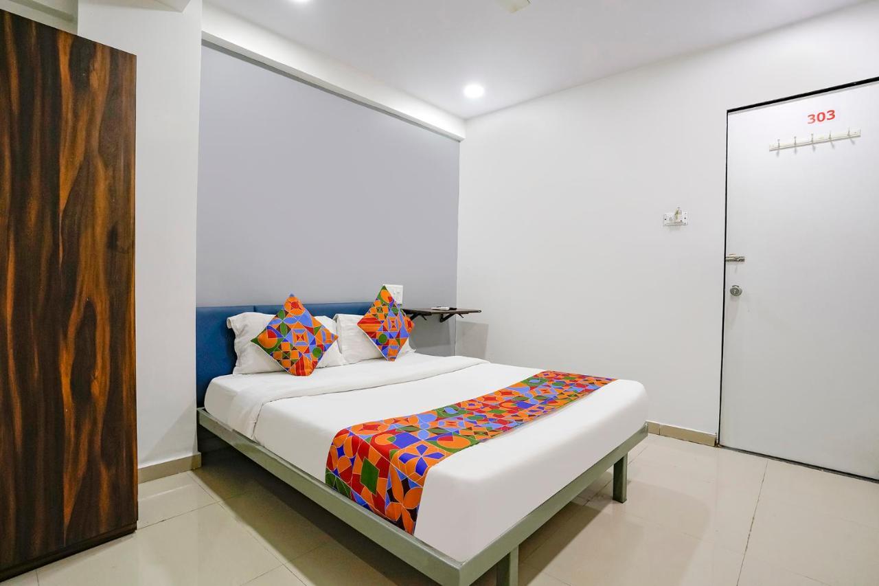 Fabexpress Blue Stone Hotell Surat Exteriör bild