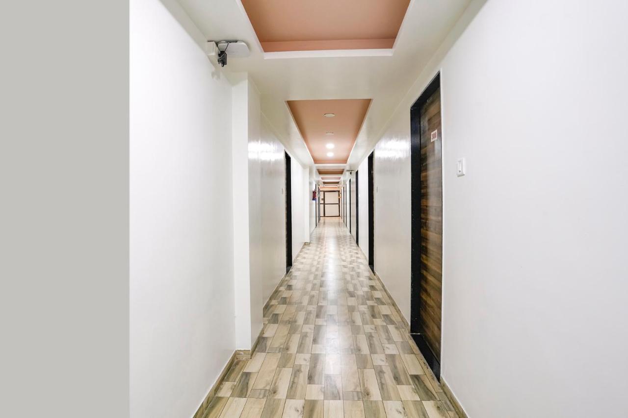 Fabexpress Blue Stone Hotell Surat Exteriör bild
