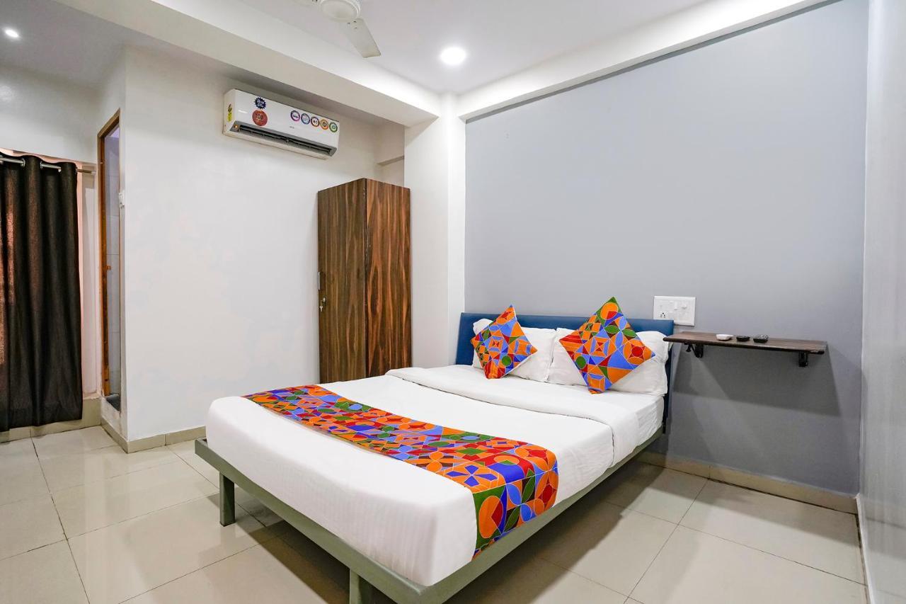 Fabexpress Blue Stone Hotell Surat Exteriör bild